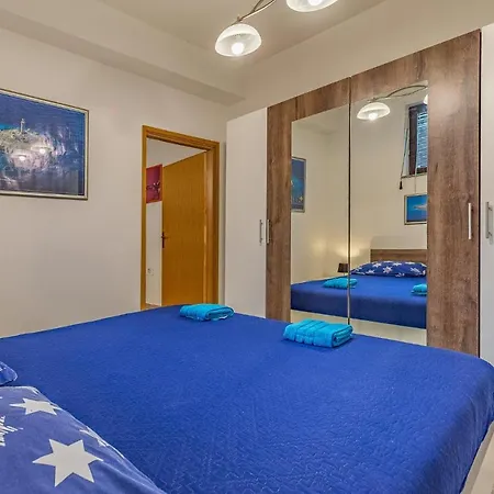 Lovely In With Wifi Apartment Pula