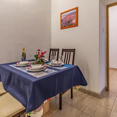 Lovely In With Wifi Apartment Pula