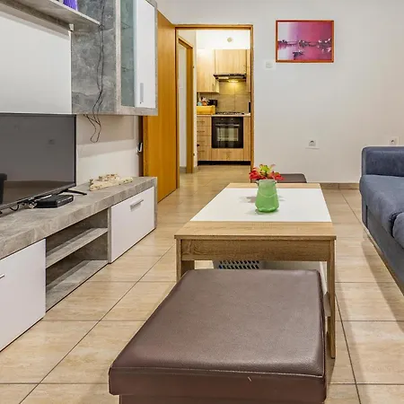 Amazing In With Kitchen Apartment Pula
