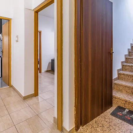 Lovely In With Wifi Πούλα