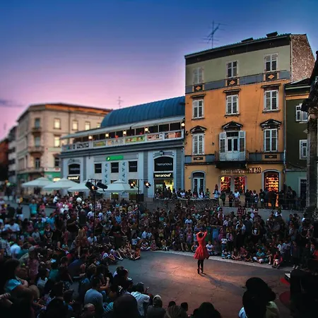 Lovely In With Wifi Pula