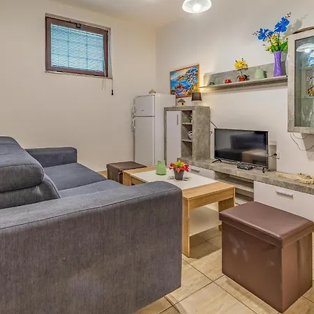 Amazing In With Kitchen Apartment *