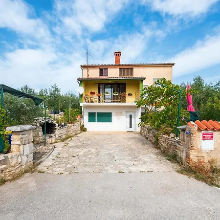 Lovely In With Wifi דירה