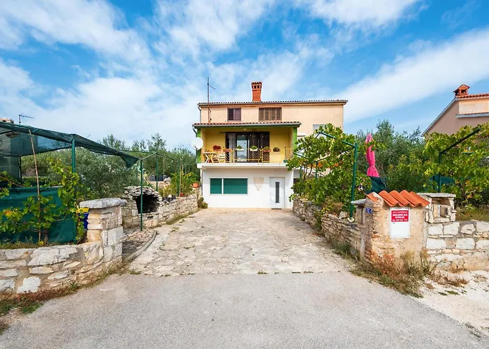 Lovely In With Wifi דירה