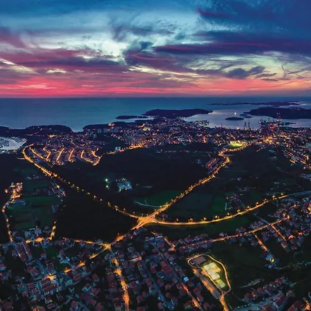 Apartman Lovely In With Wifi Pula